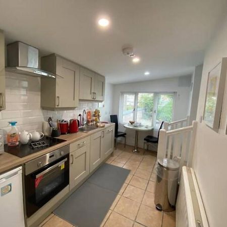 Location, Location! Gorgeous 1 Bed Apt- Killarney Exterior photo